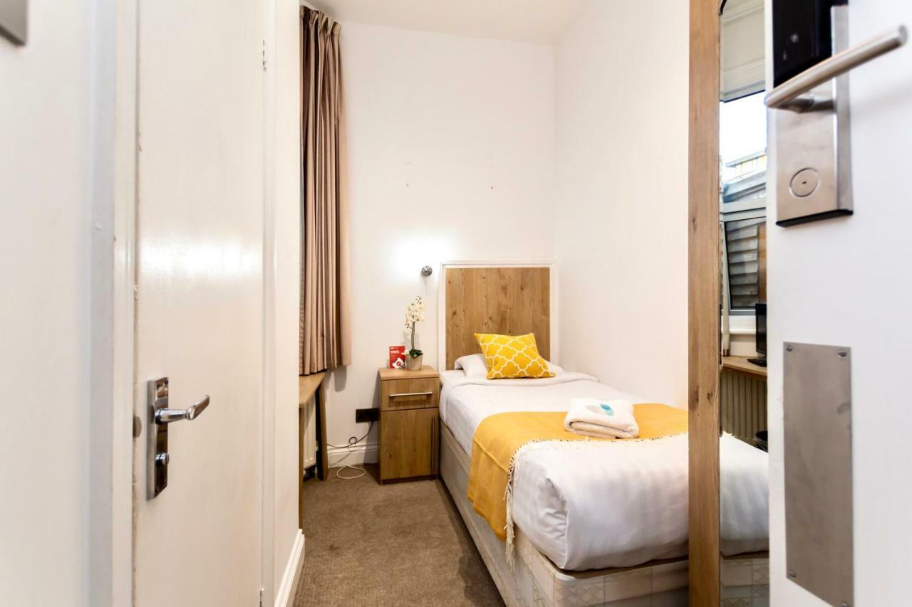 Oyo Tamtam Acton Hotel London Exterior foto
