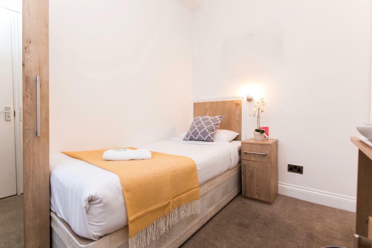 Oyo Tamtam Acton Hotel London Exterior foto