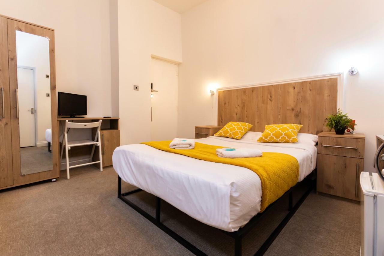 Oyo Tamtam Acton Hotel London Exterior foto
